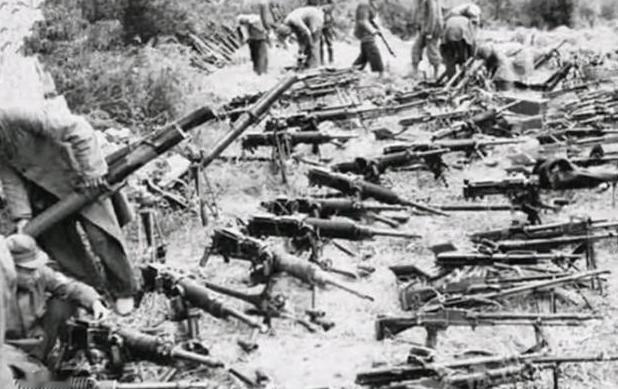 抗战胜利后，11师师长杨伯涛住进了武汉原德租界的一栋二层小楼，当时他家分配了一辆