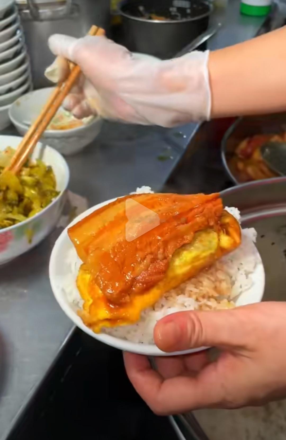 #广东潮汕的卤肉饭有多好吃#哪里不能有 卤肉饭 啊？[拜拜][拜拜][拜拜][拜
