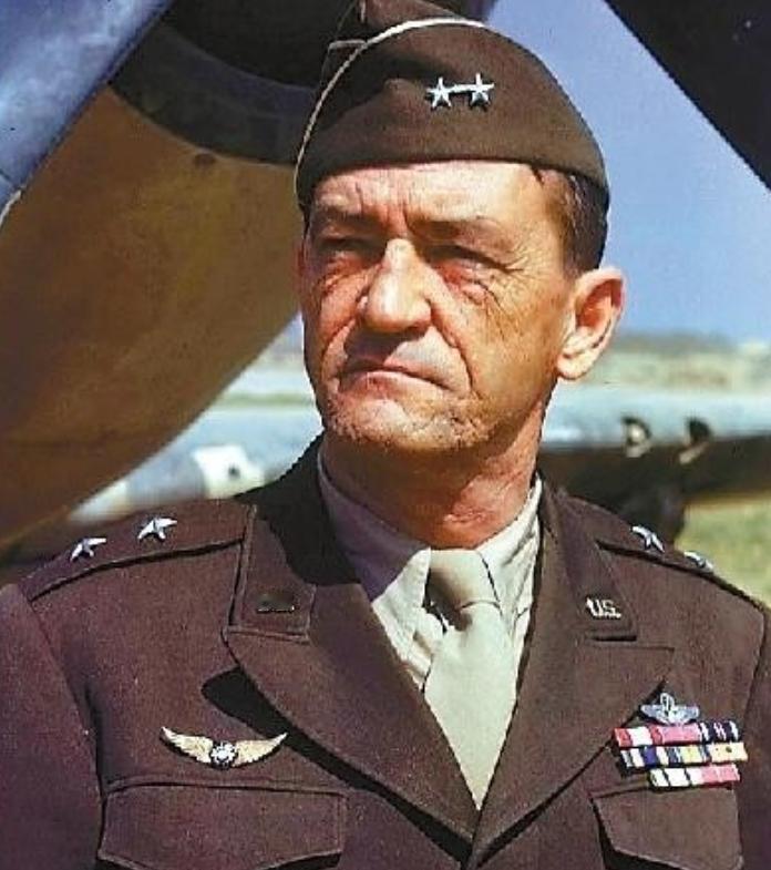 1949年，中航和央航在香港宣布起义，而曾经支持中国抗战的“飞虎将军”陈纳德为防