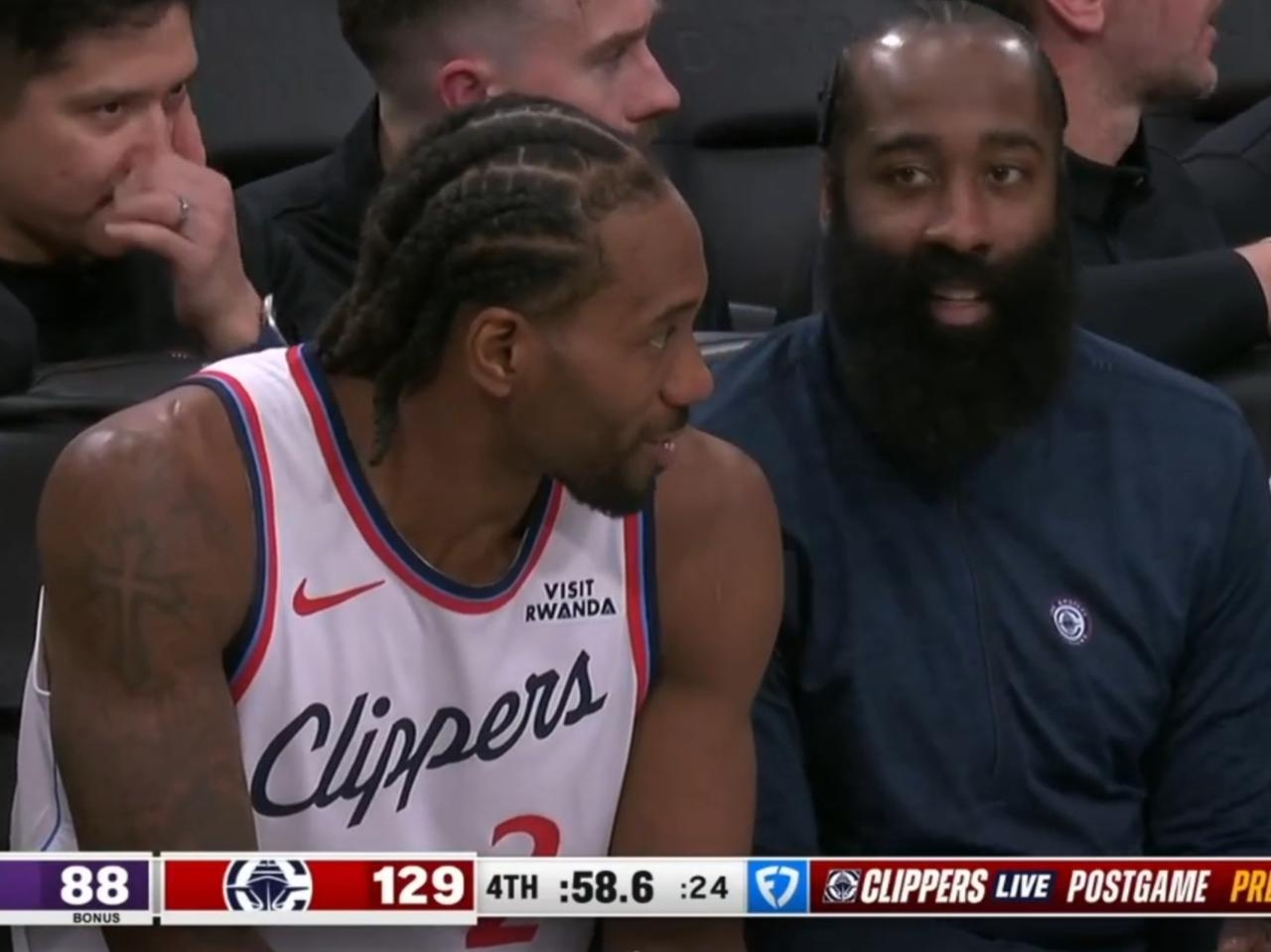 登卡会说些什么呢？合砍54分，登卡三节便打卡下班。
哈登笑了，伦纳德也笑了，这般