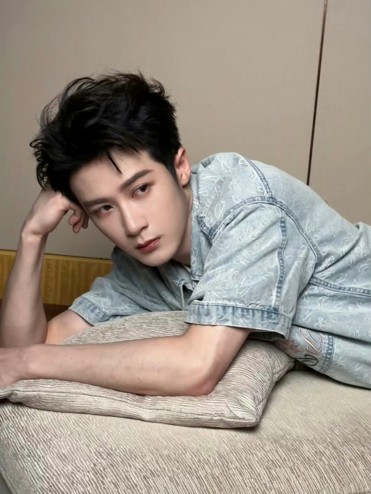 掐指一算，我今晚早点睡能梦到檀健次 