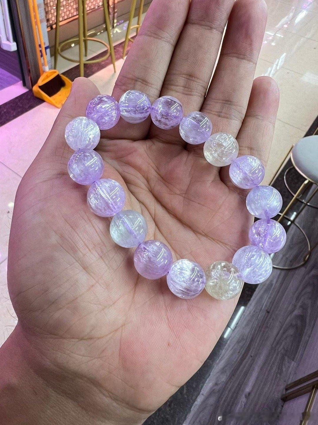 很多人的逻辑，是有问题的。比如，身边好几个大学以上的，就觉得越难的学科，AI就越