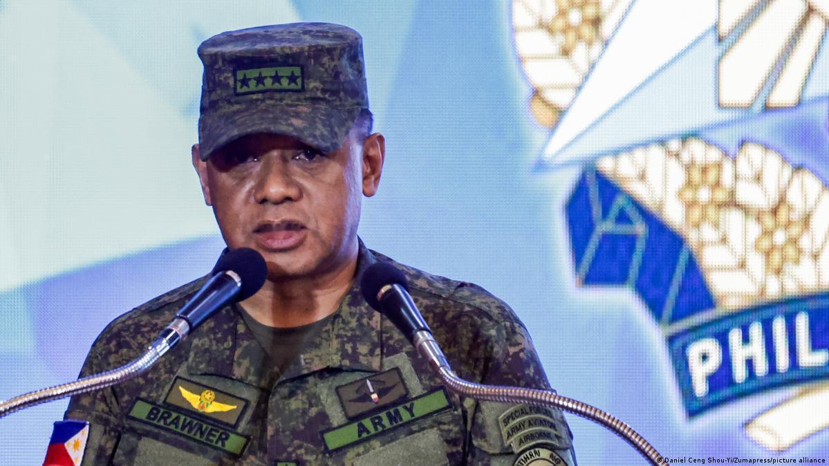 菲军一把手交出兵权，马科斯一旦接不住，总统位子有可能不保
 
布劳纳将在7月21