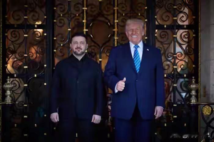 特朗普竖起大拇指
泽连斯基一脸苦笑
这是海湖庄园两人会晤的真实写照
会后
特朗普