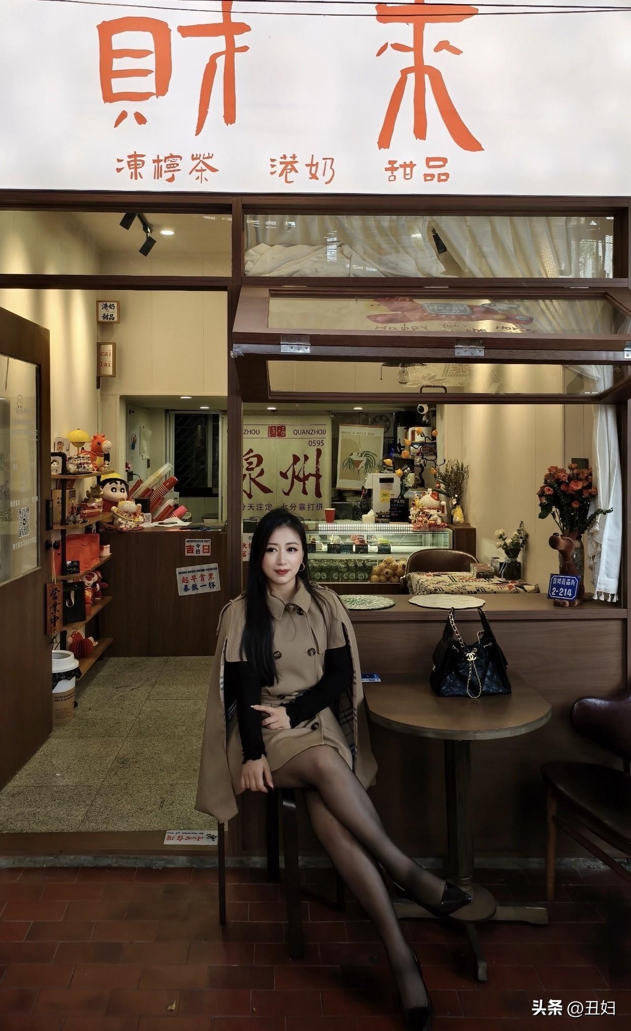 晒图笔记大赛春风拂面来，花影入窗纱。