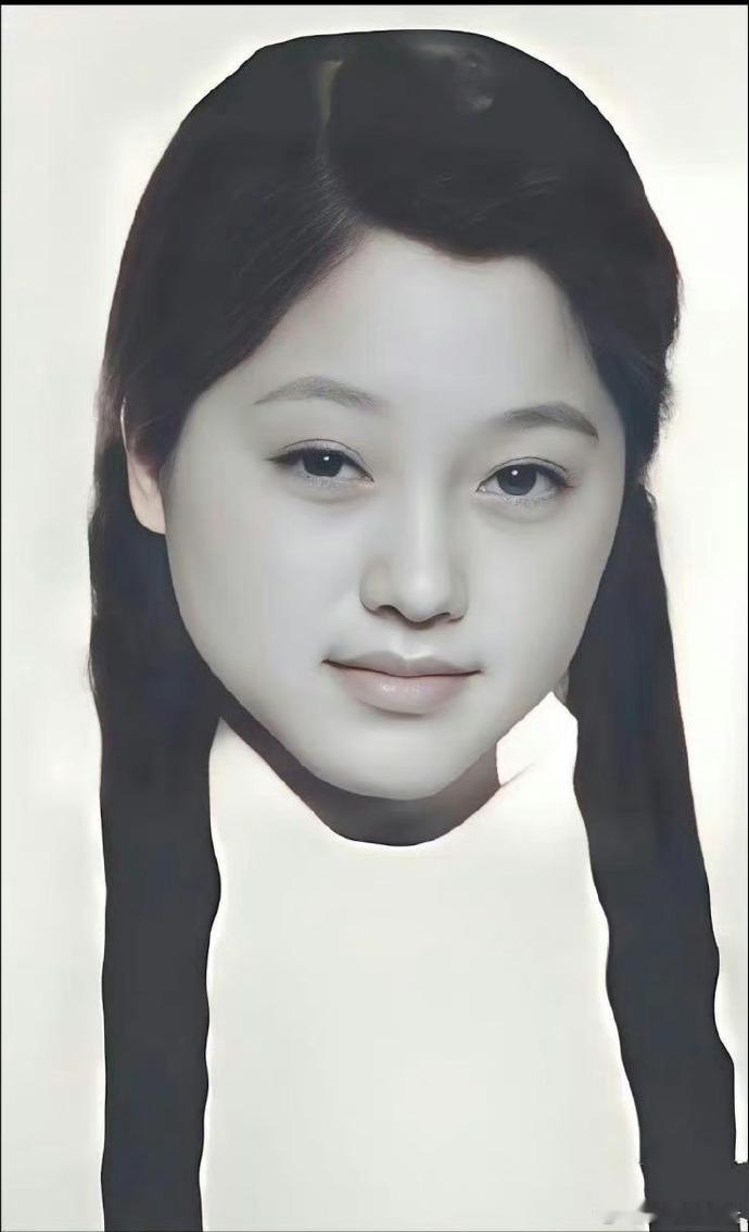 物理学家何泽慧，中国第一位女院士，中国核物理研究奠基人，两弹一星事业卓越贡献者。