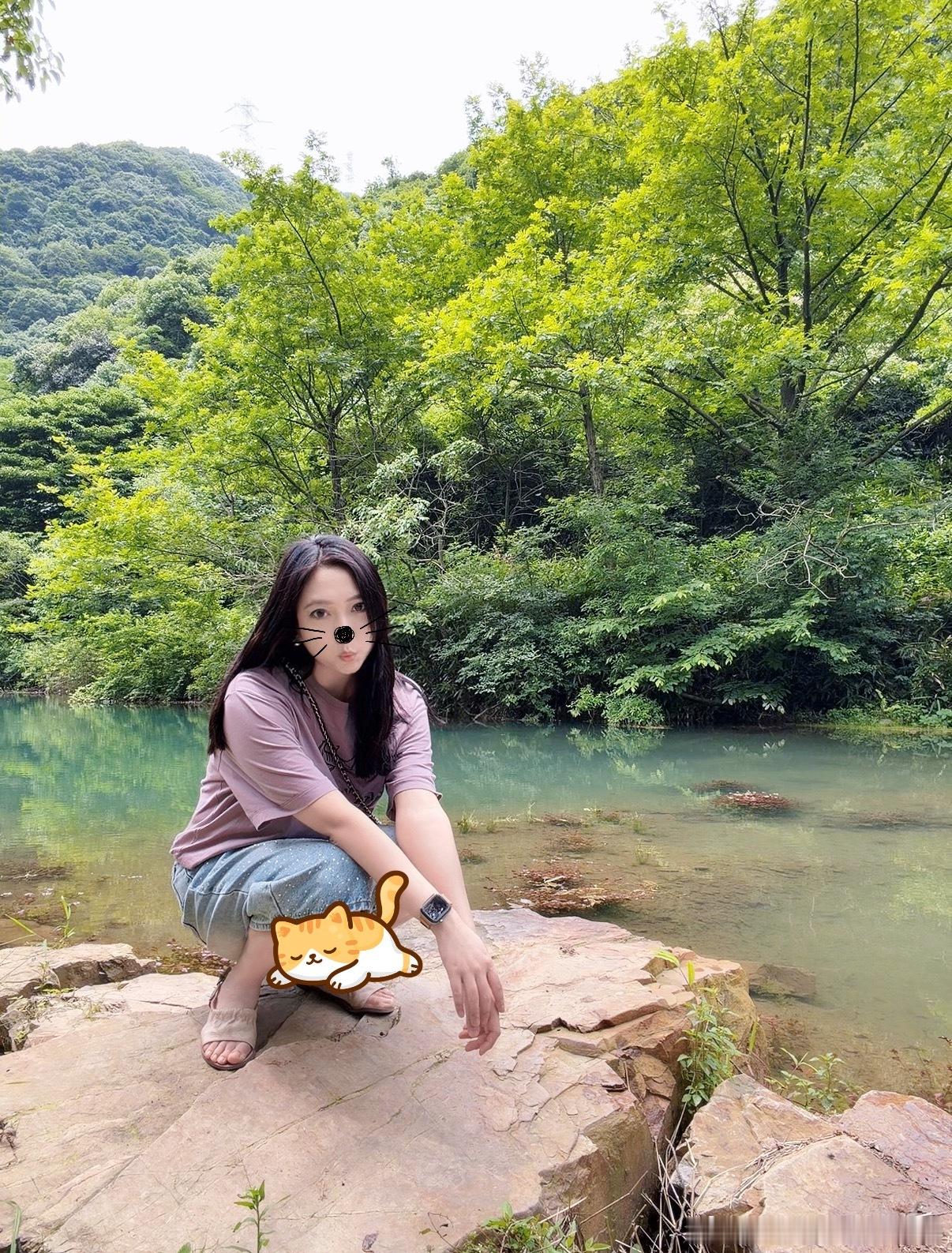 夜班下班就去山里⛰️玩了一下水💦，现在回来躺着才知道还是床香啊～好累哦我的日常