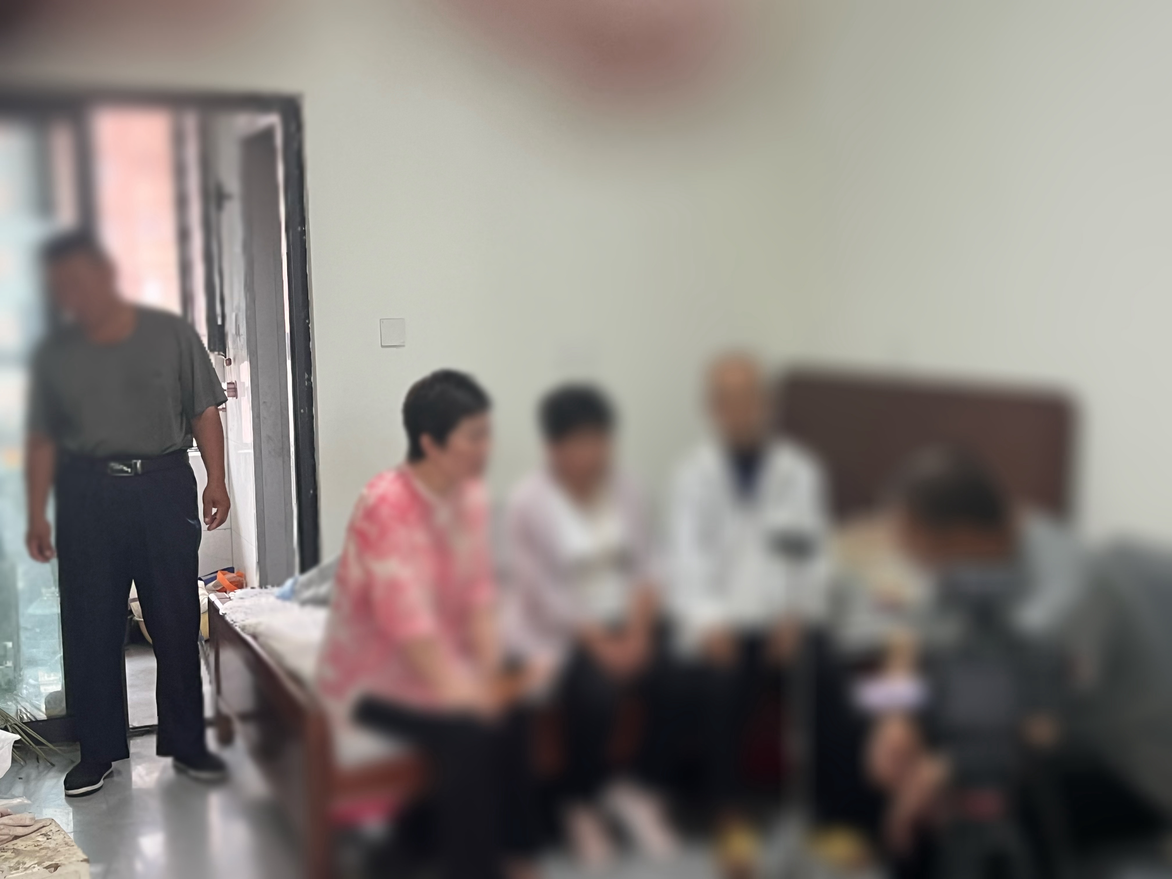 智力二级残疾竟然也有人愿意为其怀孕生子这一点也不奇怪昨天我们调解团队去到一家是姐