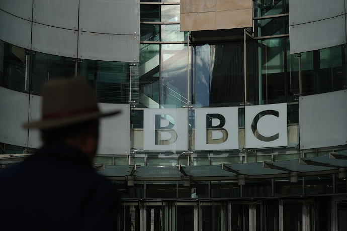 【】美国白宫新闻秘书莱维特12日表示，总统特朗普对英国广播公司（BBC）剪辑拼接