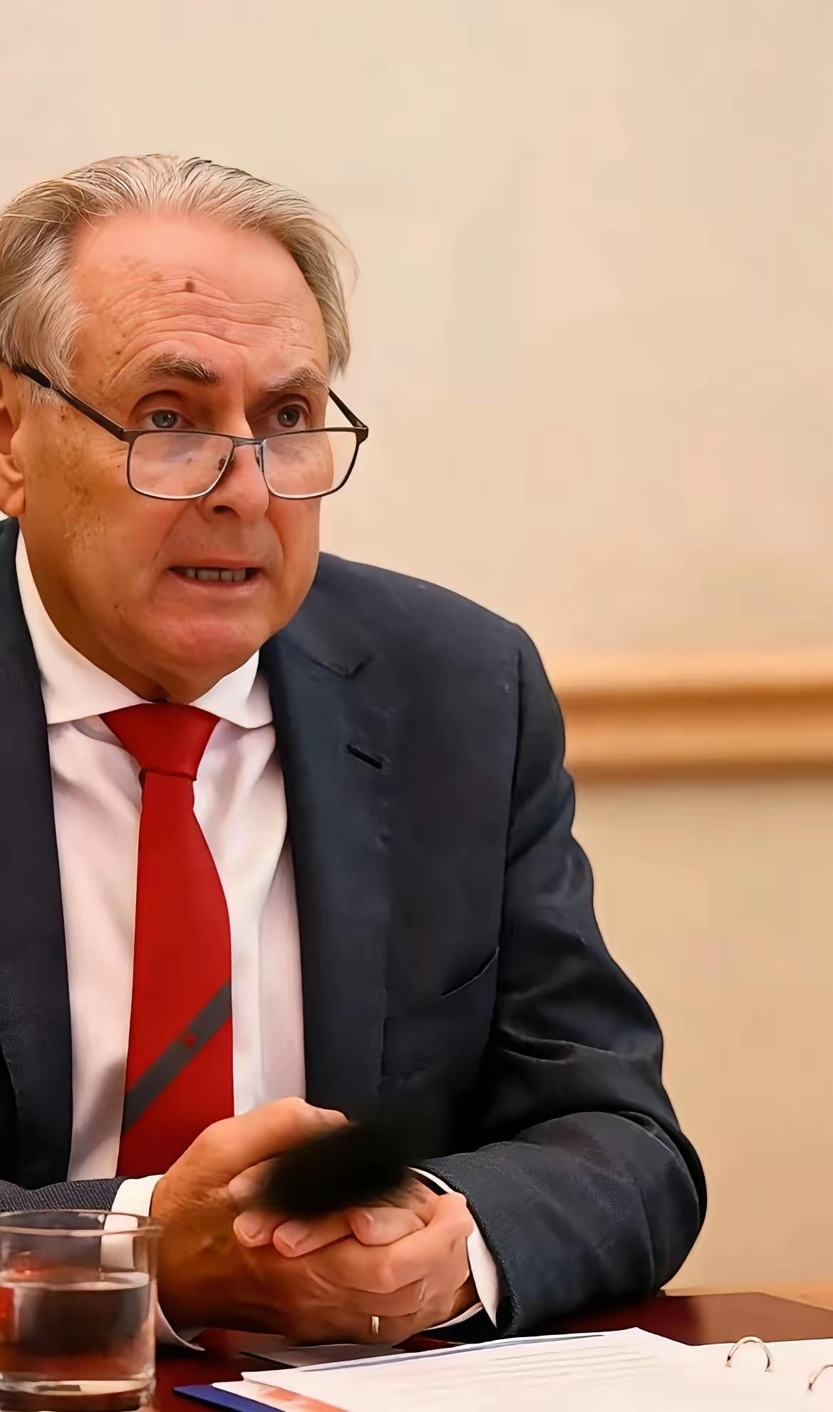 中方出手后，澳部长急了
​1月1日，澳大利亚贸易部长唐·法雷尔说，对中方的决定很