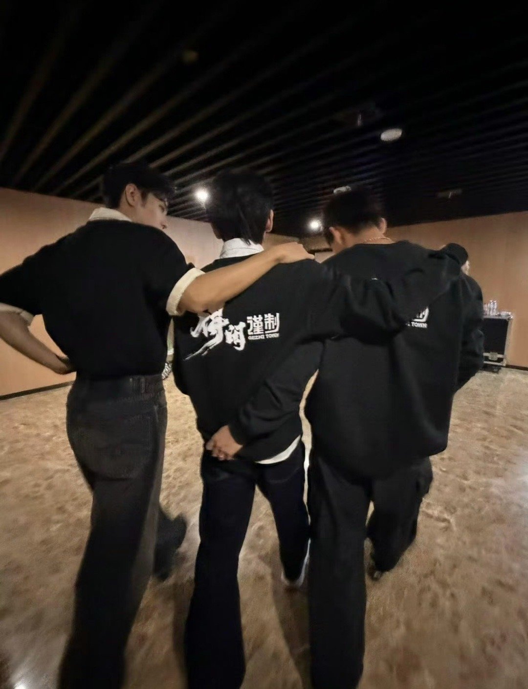 权威……特别权威 