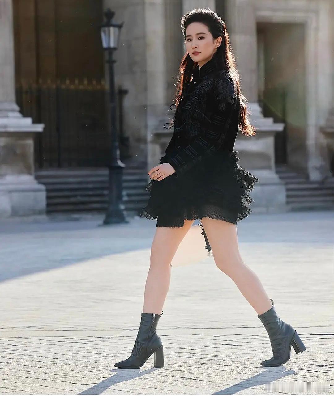 刘亦菲现在怎么总给人一种又老又壮的感觉？这称之为仙女多少有点夸张了 ​​​