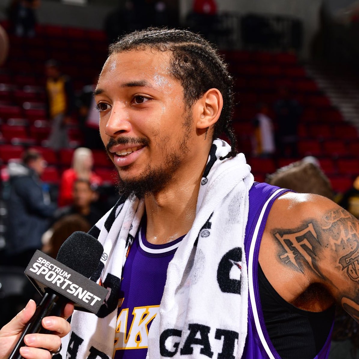 小尼克·史密斯成为湖人队史上没有获得任何罚球的情况下，能得到25分的最年轻球员。