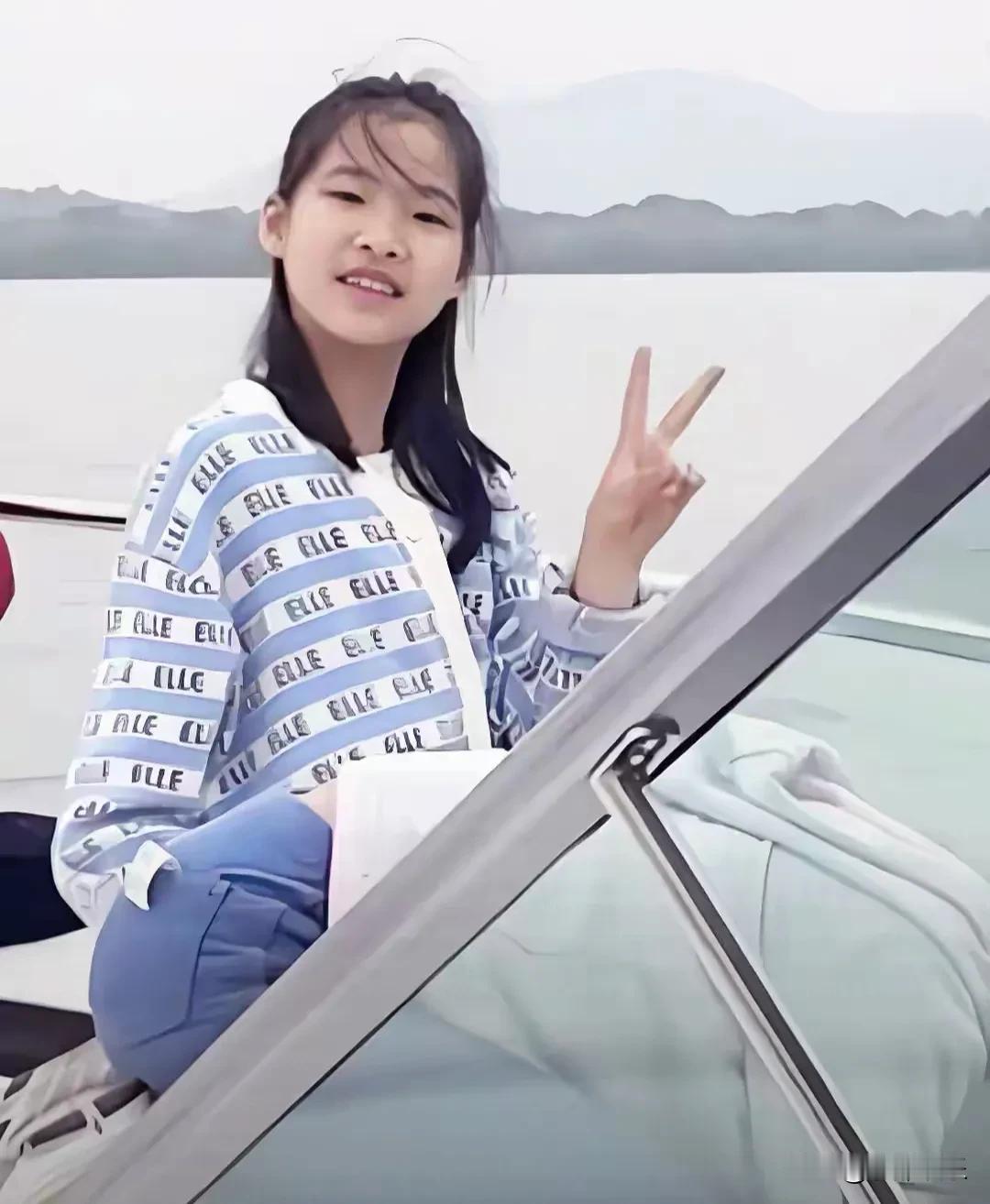 太让人泪目了！[流泪][流泪]今天立秋，张姩菡竟然给全公司的人，都订了秋天的第一