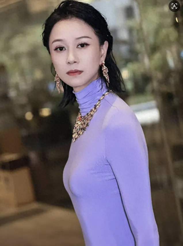 倪虹洁：熬过半生敏感，活成最松弛的自己