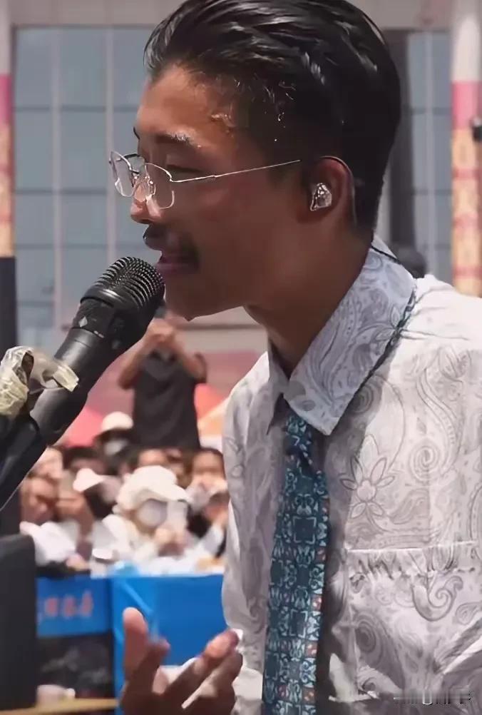 这个数字简直亮瞎眼！郭有才的吸金能力，堪称印钞机。每5秒钟就能捞一个嘉年华，换算