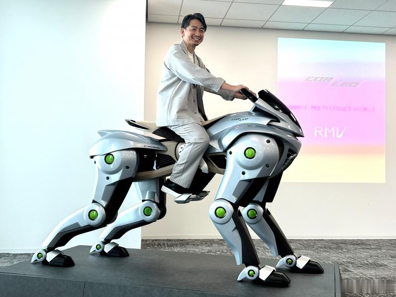 正在研发中的“赛博狮子”亮相了川崎重工7月28 日向媒体公开自研四足移动机器人C