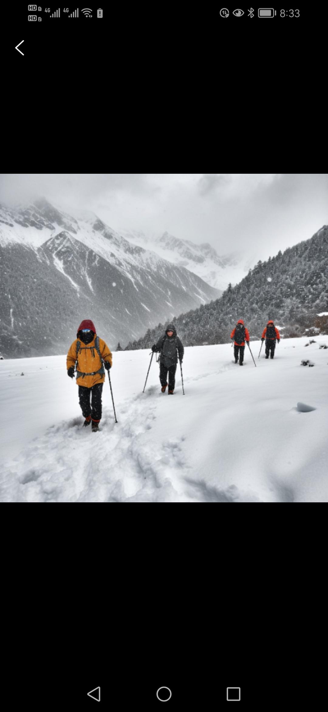 11月1日，川西徒步突遇暴雪，多名驴友被迫留遗言求生，当地救援队迅速行动，成功解