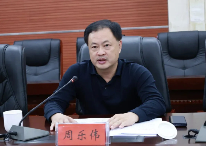 #曾接班董明珠的周乐伟被查#【周乐伟主动投案，曾任格力集团董事长】#格力集团前董