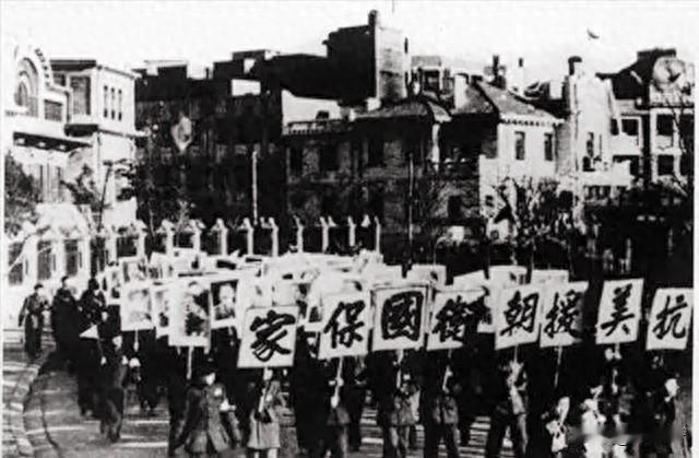 志愿军英雄孤身突围消灭六十四敌人，周总理亲自为他敬酒致敬，这背后有什么故事？
1
