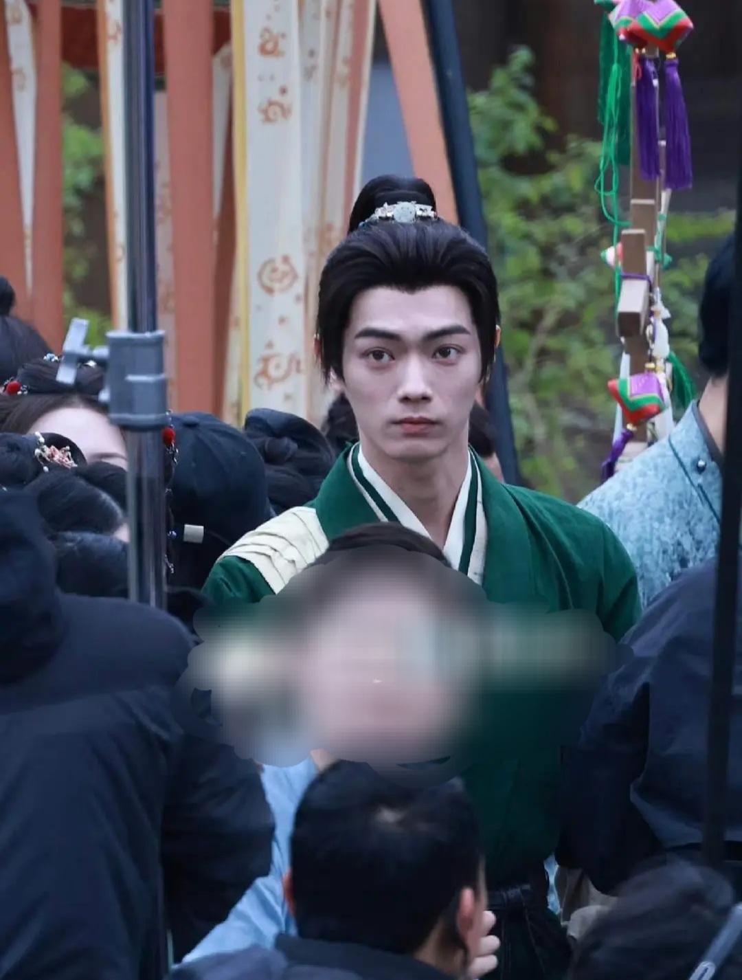 许凯经历爆料后，面相都憔悴了哦！

有时候觉得生粉挺可怜的，稍不注意就是嫂子出没