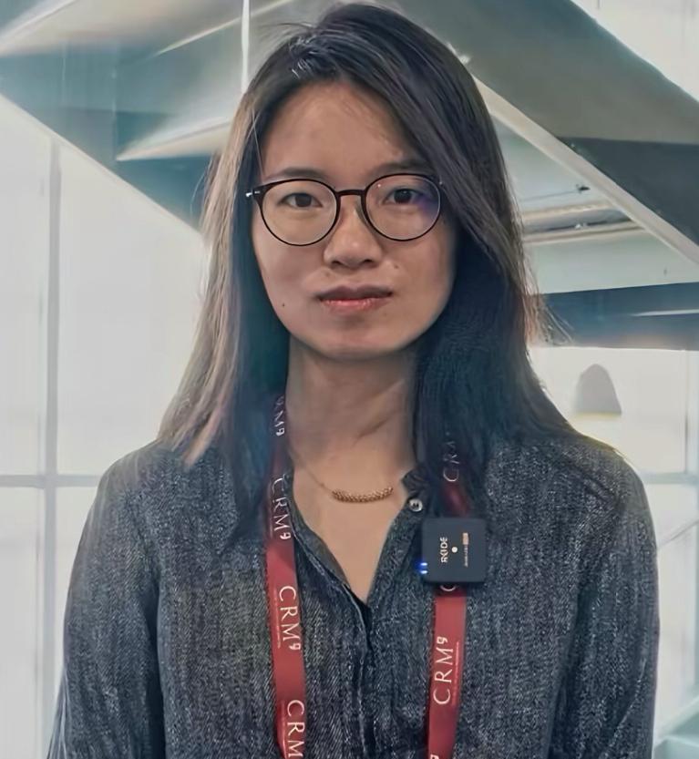 王虹同款项链售罄，
看到热搜这个词条还以为是哪个女明星带货或是穿搭出圈，
点进去