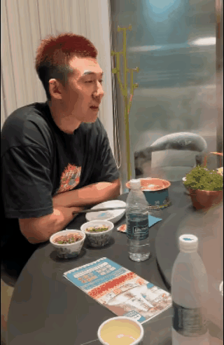 恕我多嘴一句，高诗岩和赵继伟不是好哥们吗？为什么高诗岩从山东回来，赵继伟没有招待