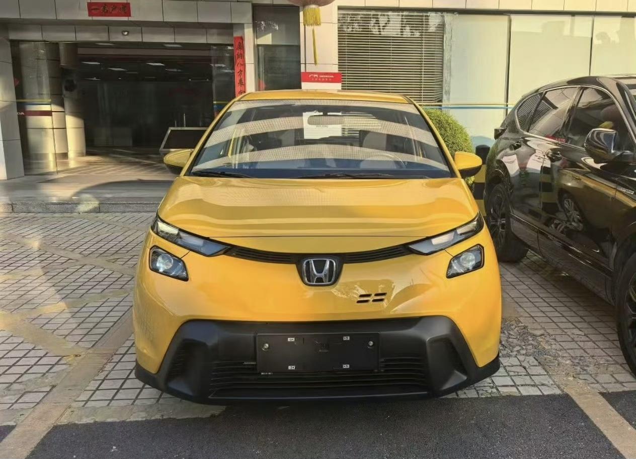 听说新款飞度已经到店了！实车看上去似乎又没网传的那么差，不知道会不会吸引改装玩家