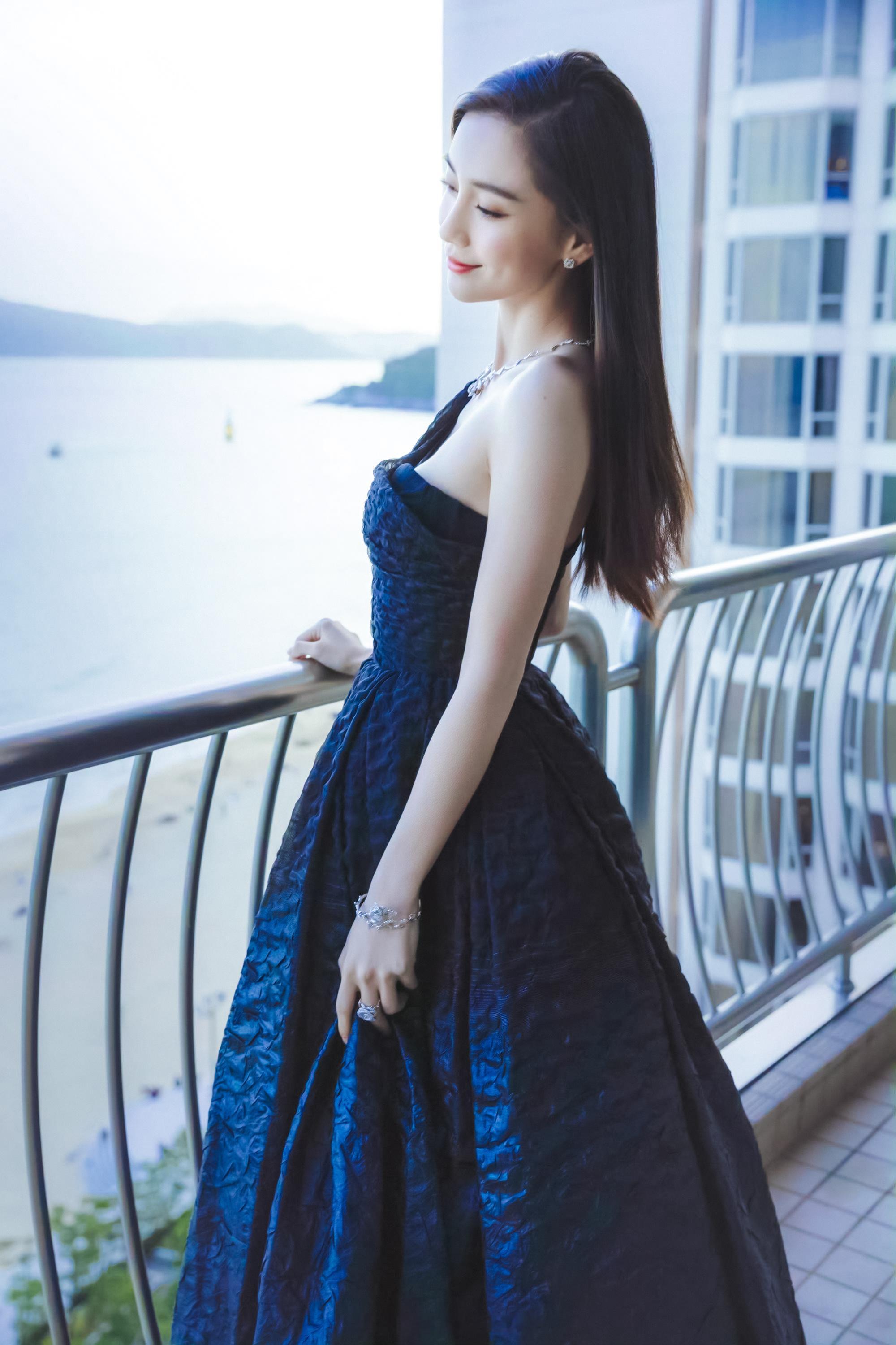 angelababy angelababy “你眼中的点点星光，是我将一生奔赴的