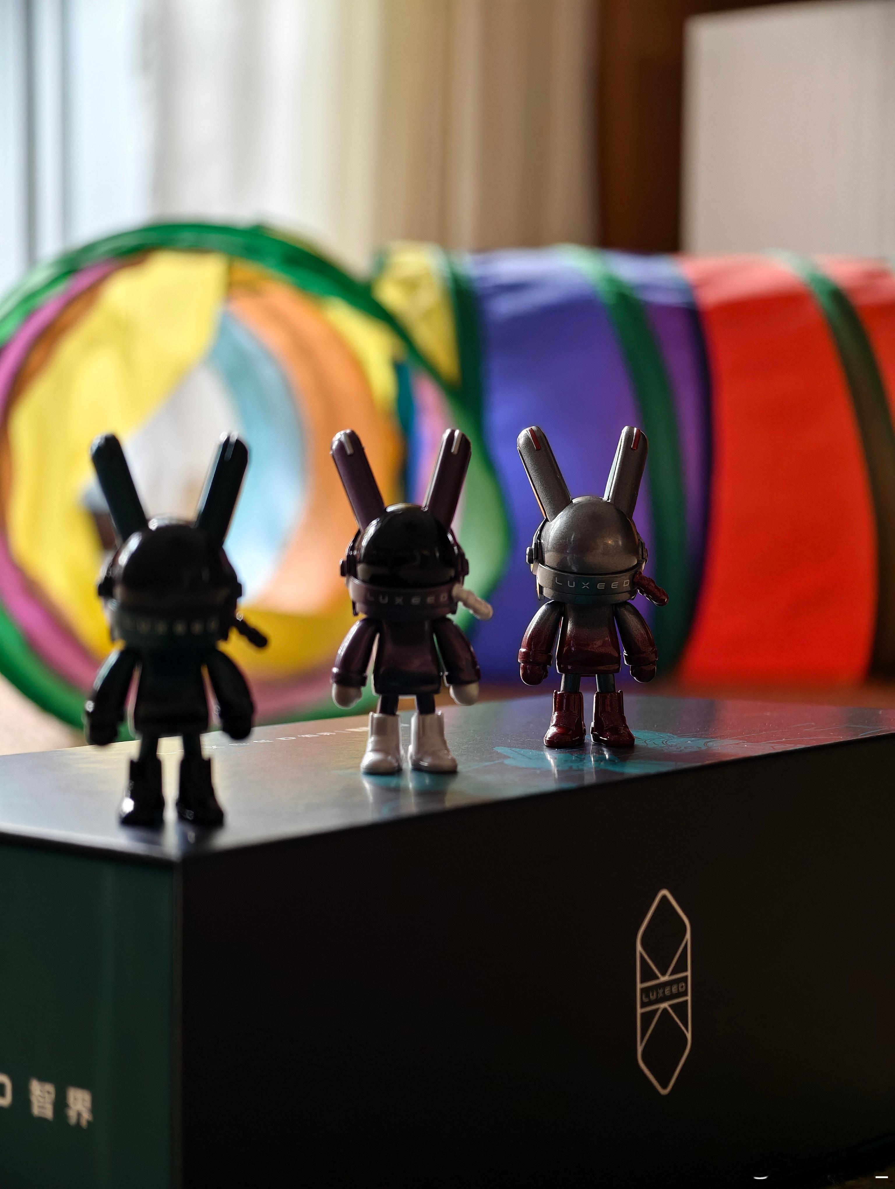 大家周末愉快收到了智界跟ROBBi的联名礼盒咱就是说音响上的小帽子又能换新了换这