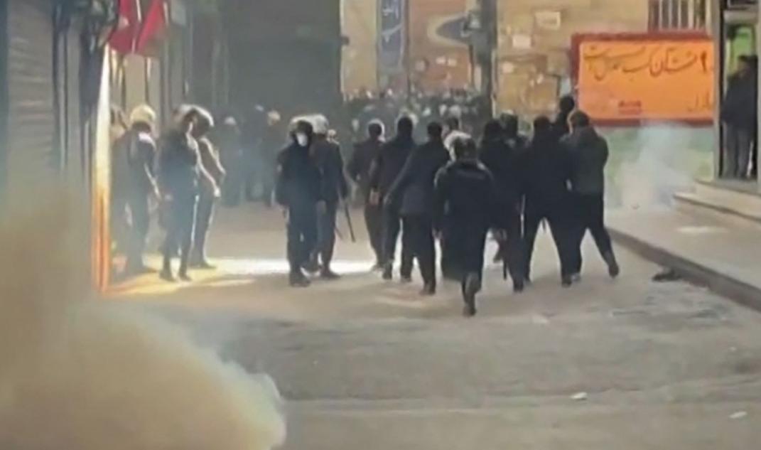 截止1月6日，伊朗的抗议活动已造成至少36人死亡，包括两名警察，已有超过2076