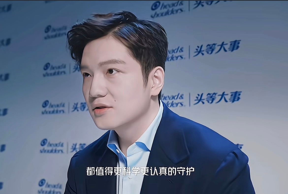 不管大事小事只要是我们在乎的事就是头等大事[努力]终于到了穿衬衫的年龄了[哈哈]