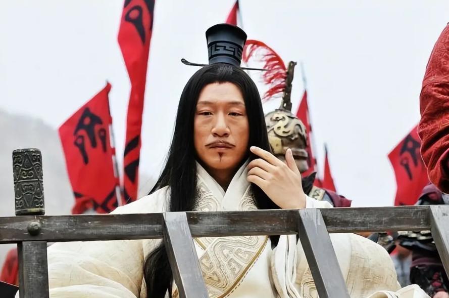 普通人最大的死穴，不是不够努力、不够聪明，而是总在被动接别人的招。

别人出难题