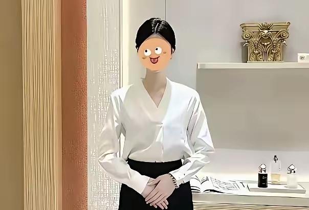 虚荣如刀，刀刀毁家！这金店女店长月入过万仍守不住底线，为物欲傍“精英”，实则是道