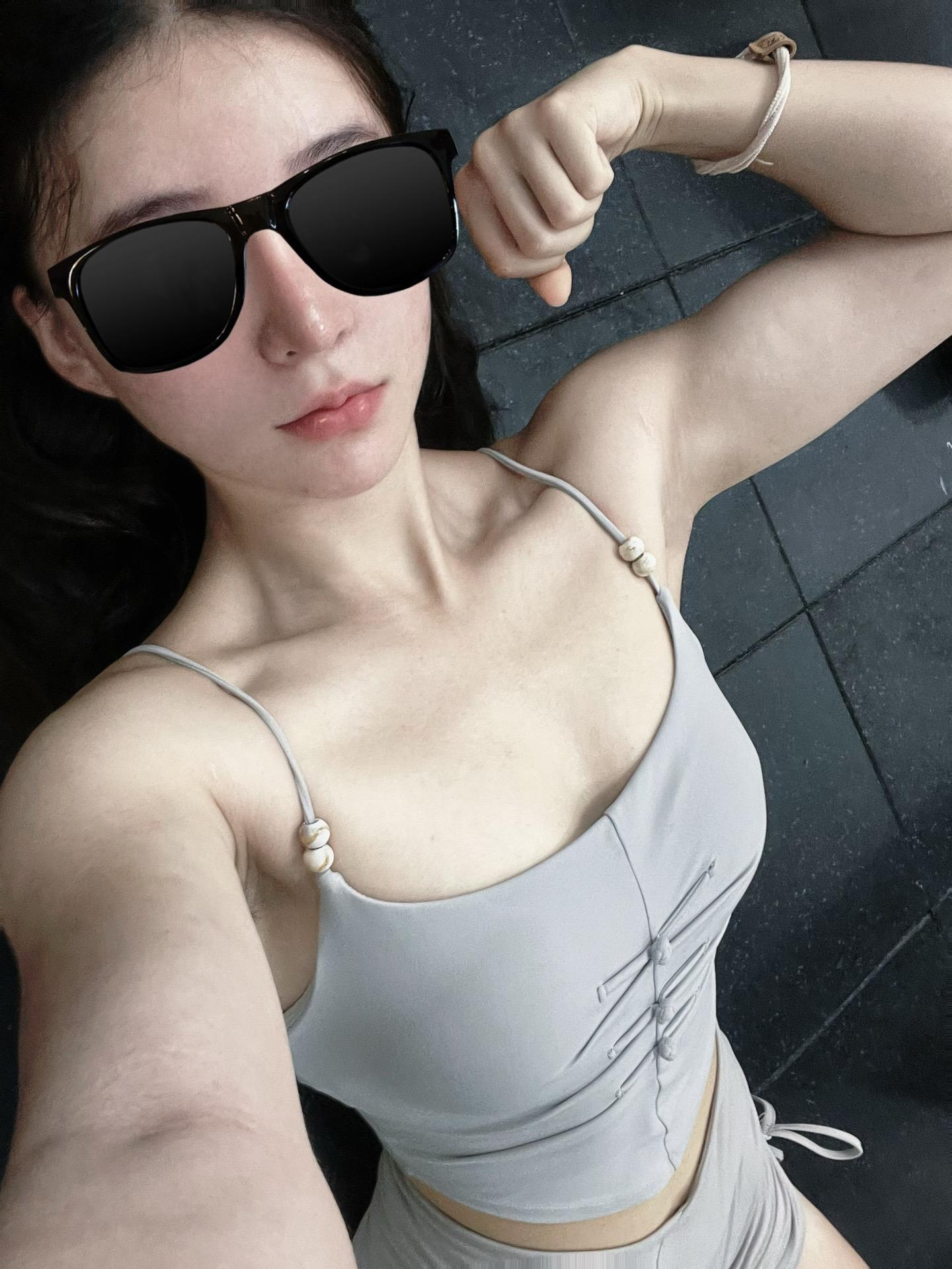 宝宝 我跟那些男的不一样。我是女的