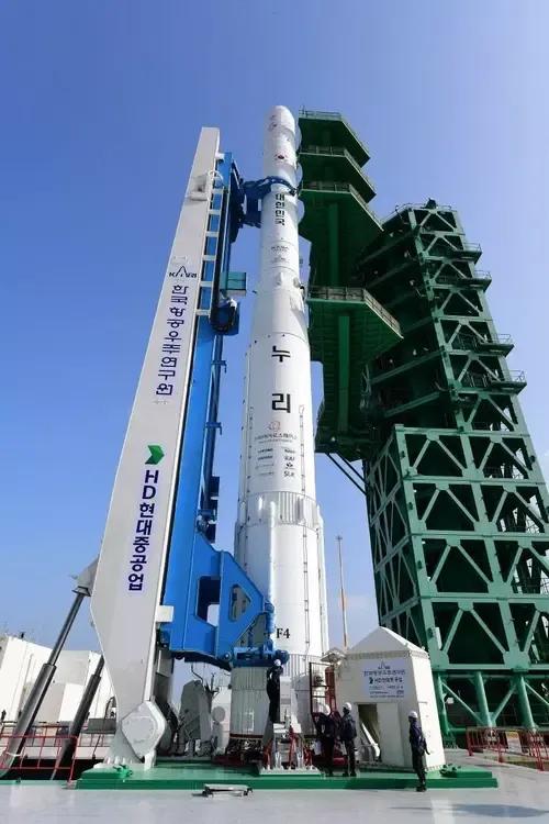 呦，又让思密达装到了，一箭13星居然发射成功了，棒子们又要吹宇宙第一了。

今天