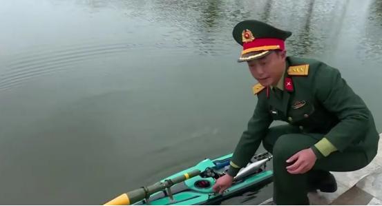 作为现代海上不对称战法的最主要装备，自杀式无人艇的一大特点就是要降低装备研发、生