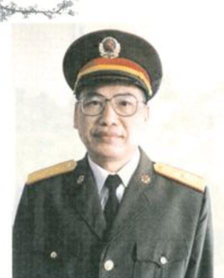 黄锦容，1934年生于广东丰顺，少将军衔，原64集团军政治部副主任。1949年2