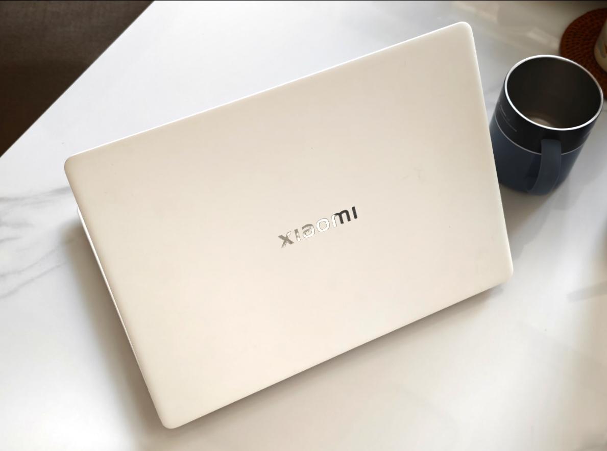最近除了剪视频（因为我用fcpx），我一直用小米Book Pro 14办公。1.