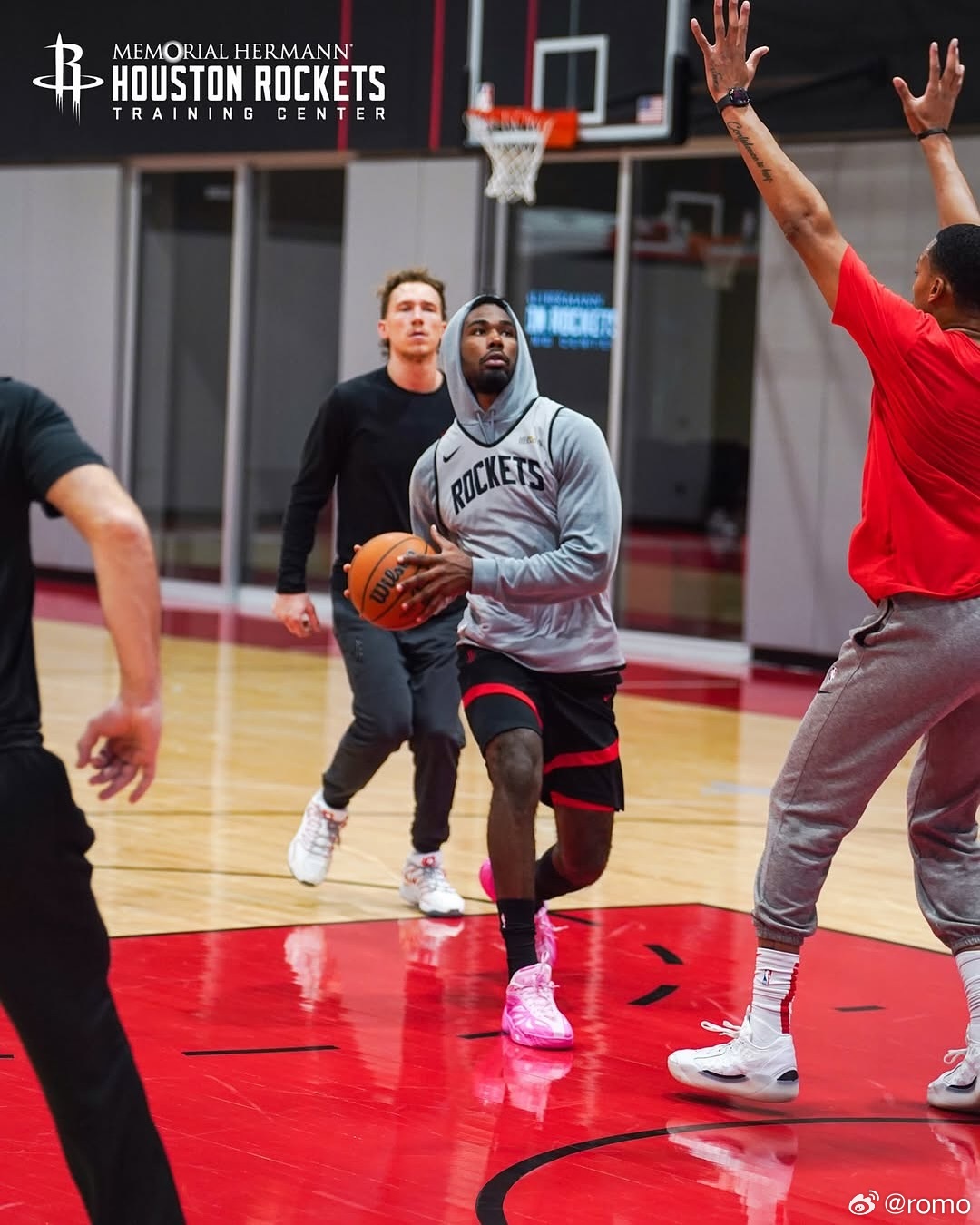 塔里-伊森（脚踝）确定将缺席明天对雷霆的比赛塔里伊森休斯顿火箭对面：吕冈茨-多尔