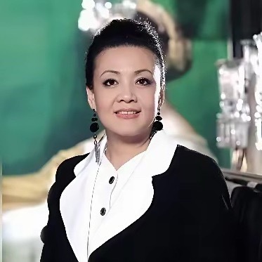 小时候的小玥玥，长得像她的奶奶张兰 