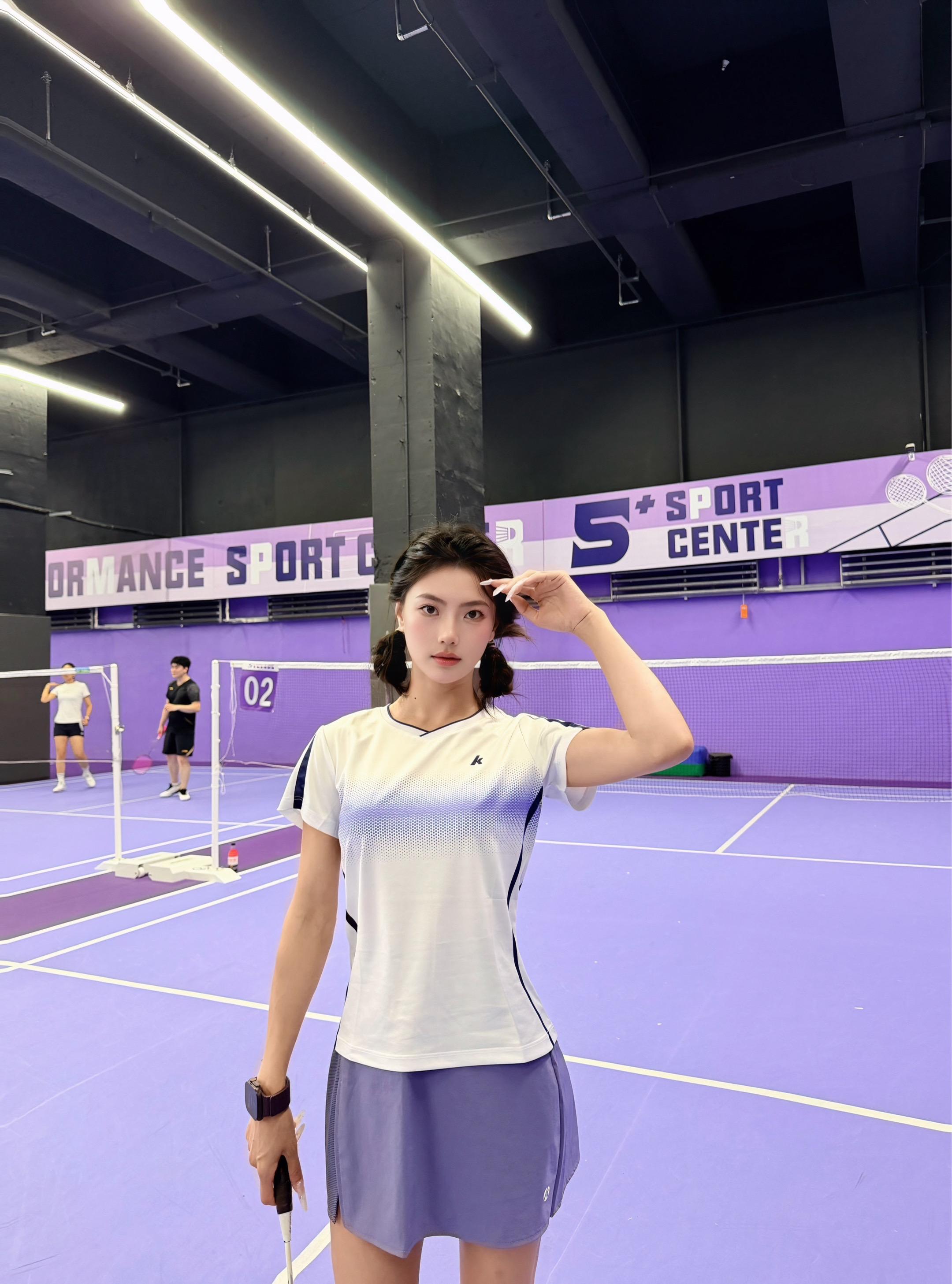 爱好是羽毛球，技巧是跳起来平抽🏸 🏸