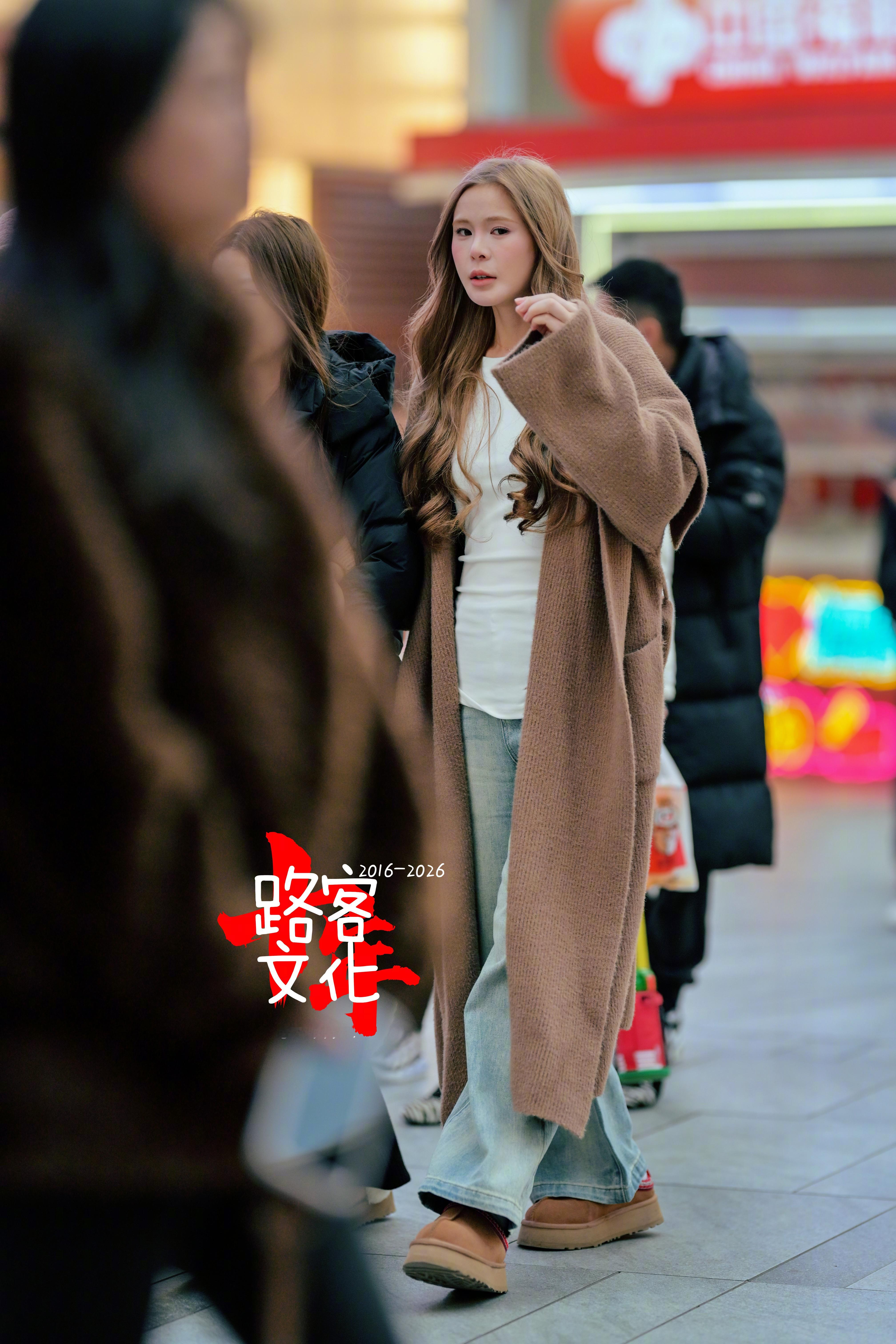 小姐姐好高哦！ 