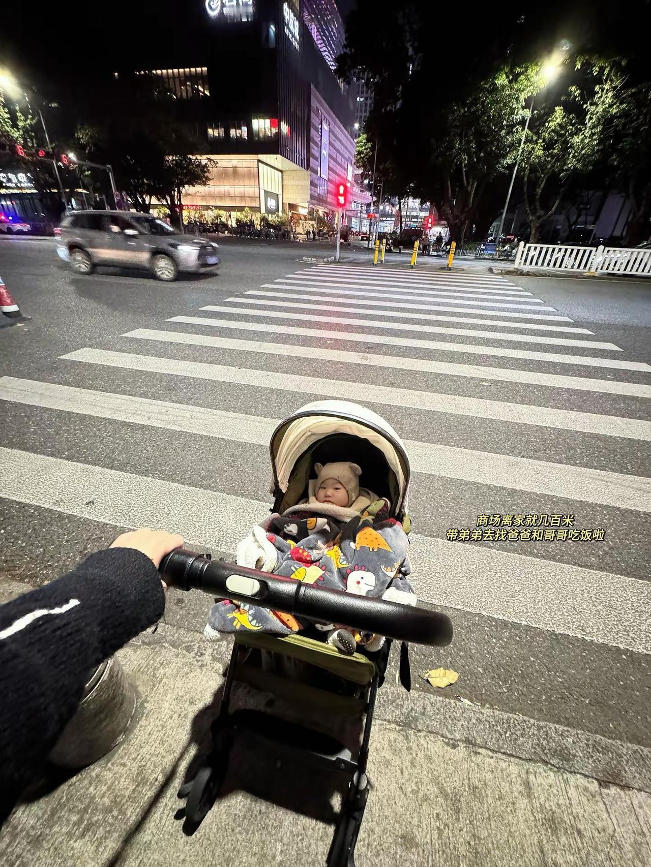 我想妈妈这一页 应该是尽我所能 倾我所有 让你们一直站在幸福里...