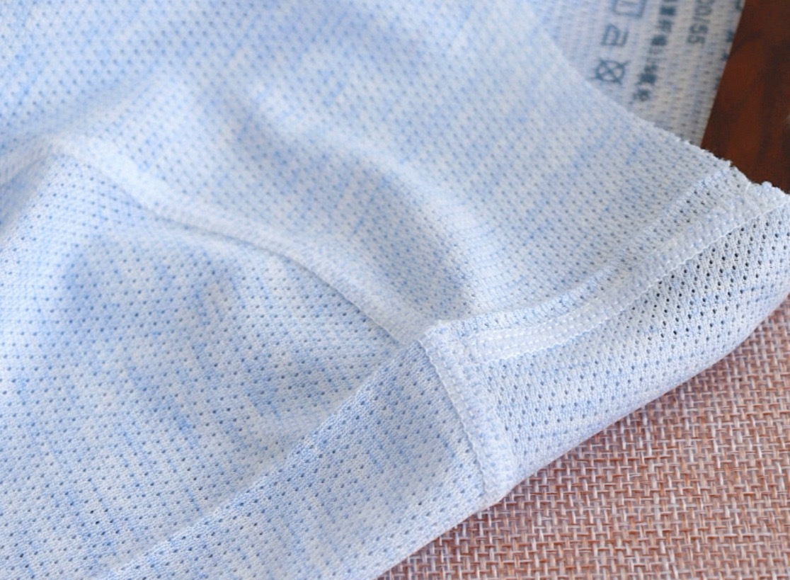 其实睡衣应该反过来穿 倒也不是全部都要反穿，有无骨缝制锁边的啊，类似这样的就很舒