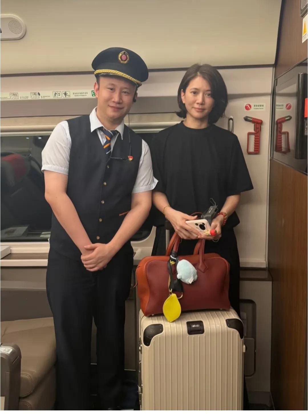 袁咏仪，包包是不是又该买了。