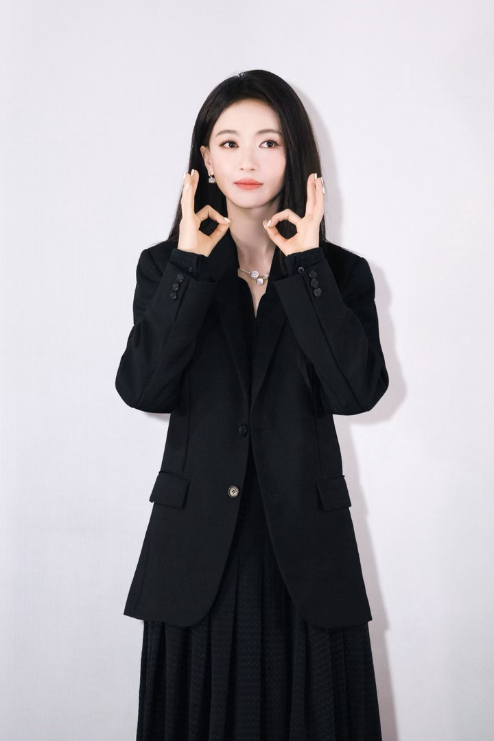 吴谨言好权威的线下状态吴谨言陈哲远斗舞追剧团名场面来袭！吴谨言线下舒展大方，自带