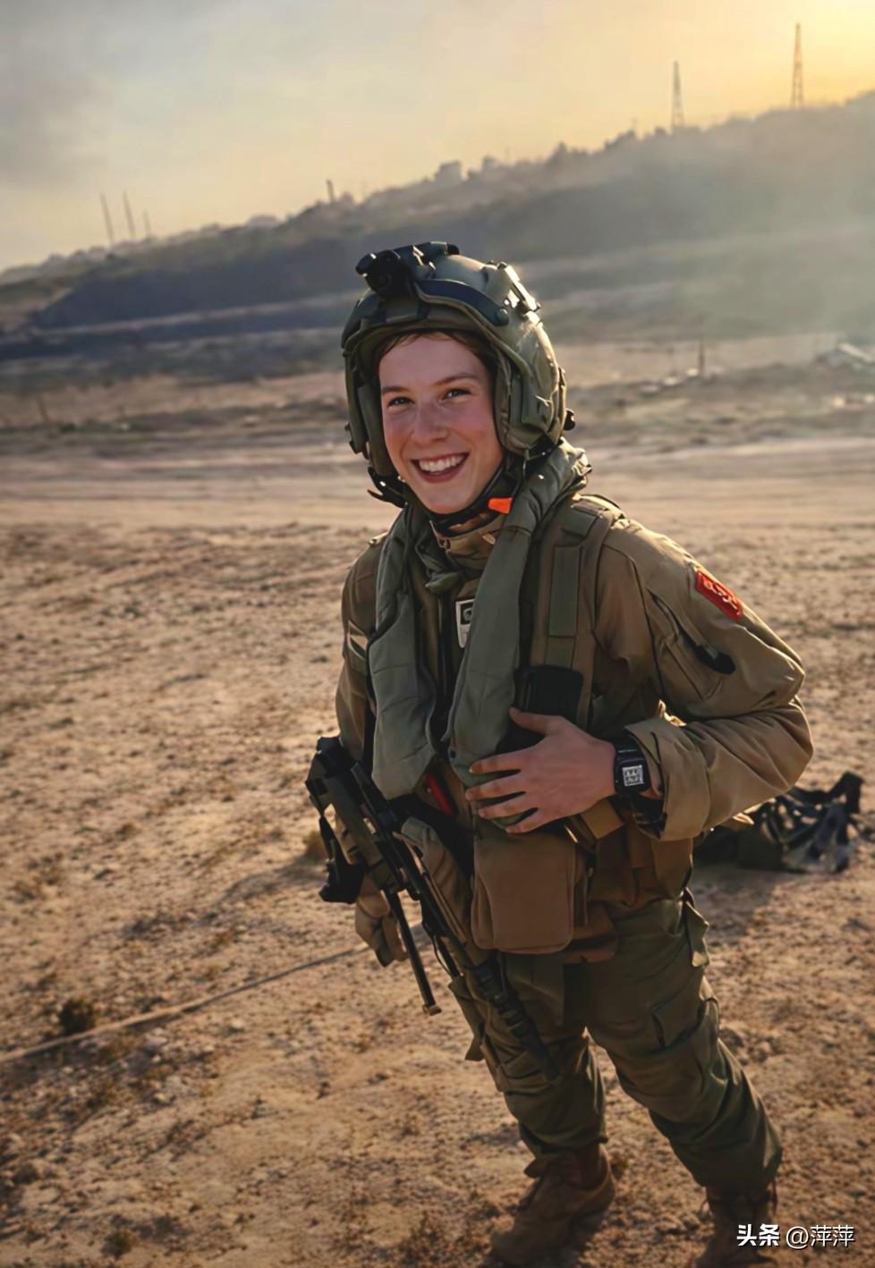 在科威特的沙地上，这位F-15E女飞行员刚从友军误击的险境中逃生。她身着飞行服，