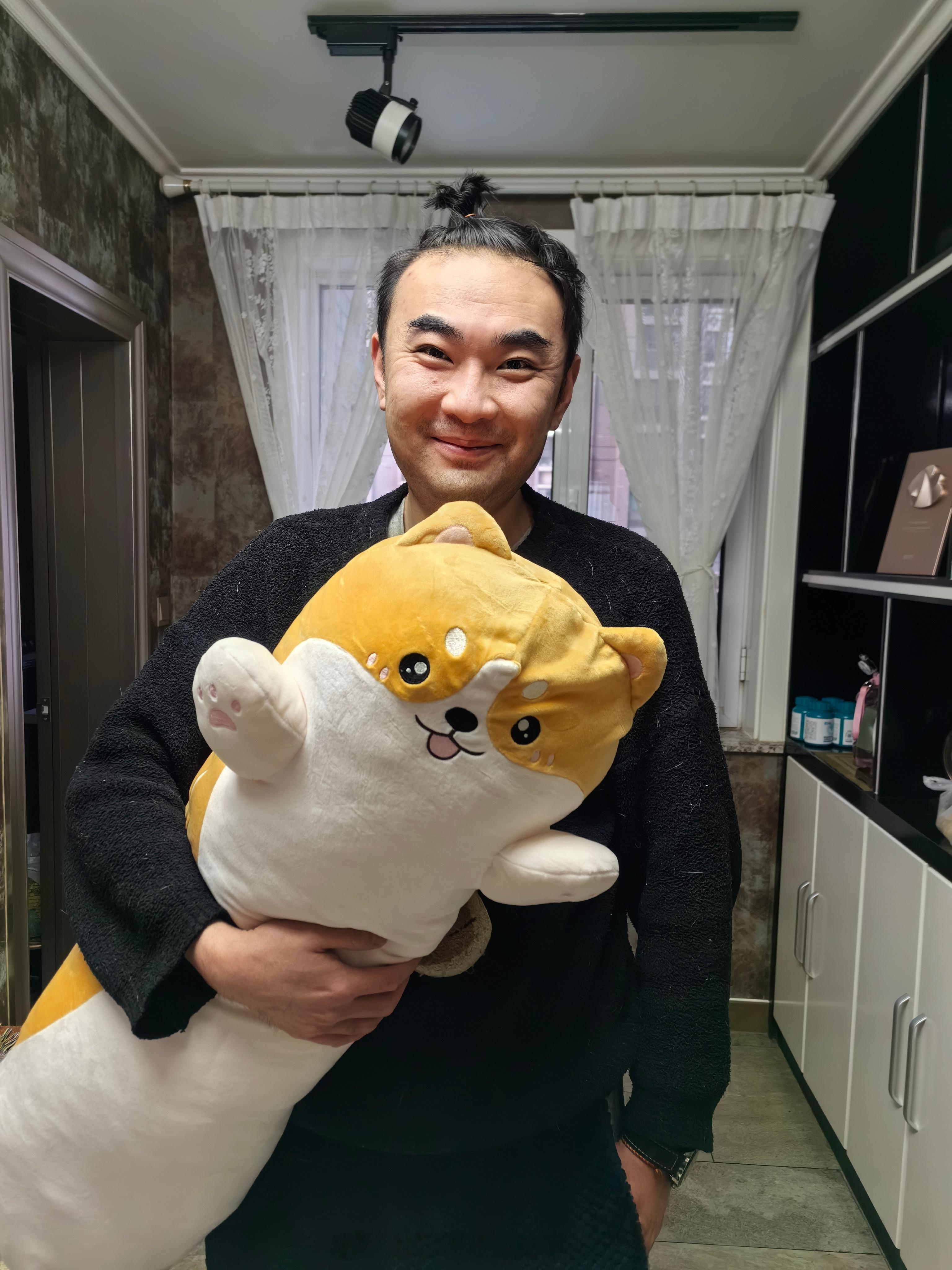 ✨[微笑]他的抱枕收到了✨打今早我吃饭打开了《如果奔跑是我的人生》以后看了一天，