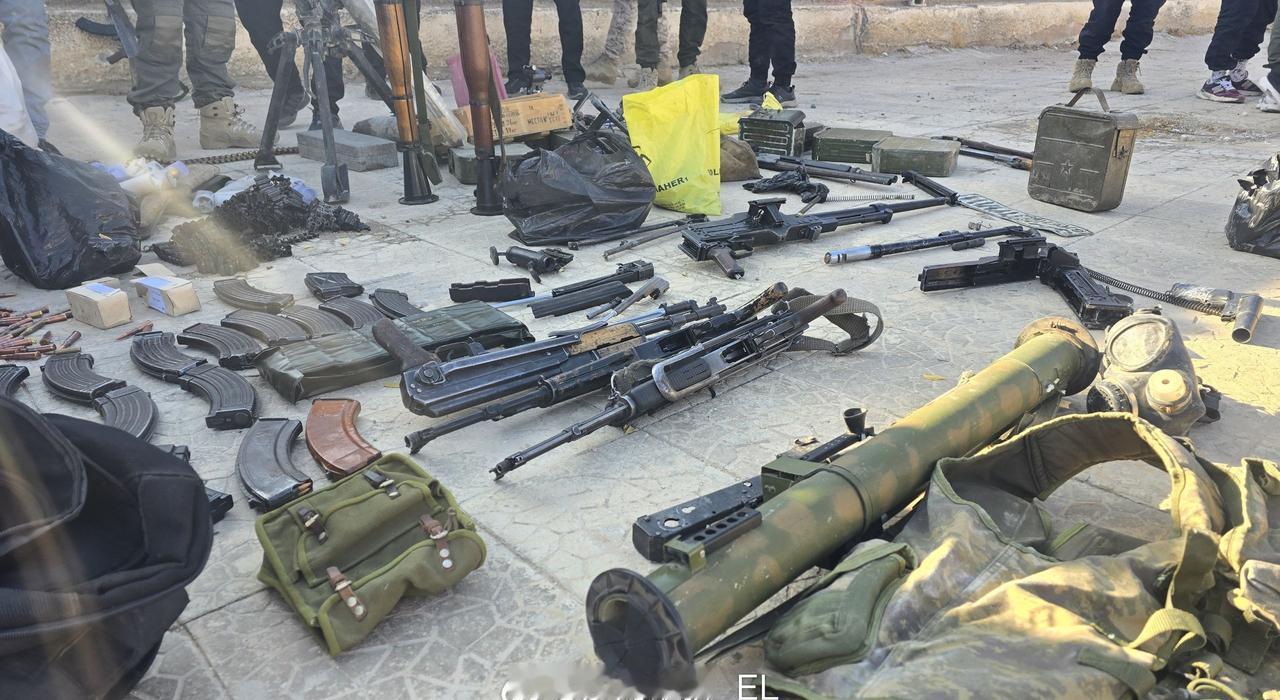 叙利亚HTS政权宣称在大马士革南部发现一个IS小组，逮捕3人，缴获一辆装载有武器